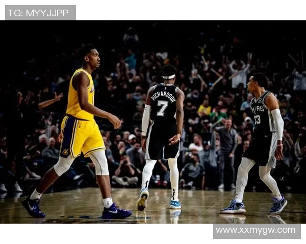 12月8日湖人与马刺精彩对决全场录像回顾及赛后分析