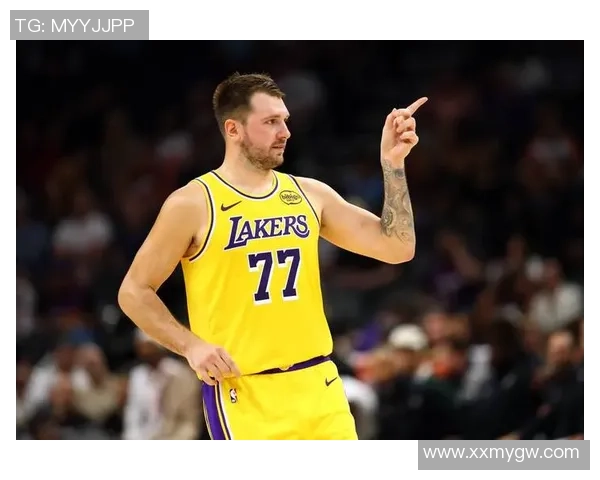 东契奇29+6湖人回绝反转打败太阳，勒布朗26+8失误布克27+7